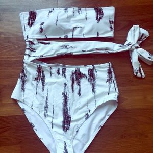 One piece strapless bathing suit